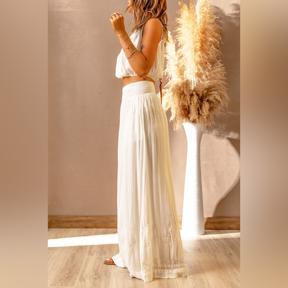 V-Neck Cropped Sleeveless Top and Wide Leg Pants Set - Picture 3 of 4